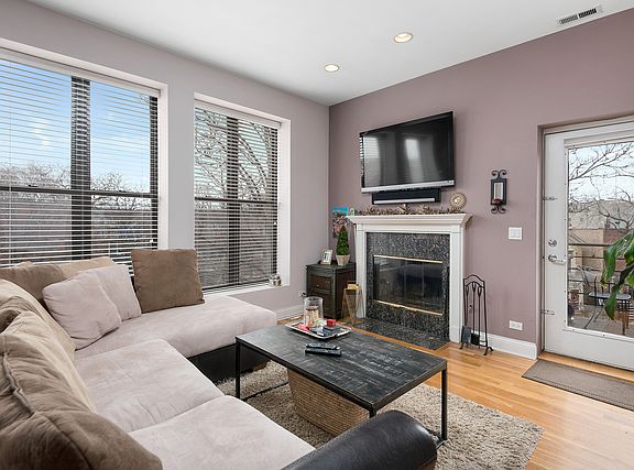 3rd image of 1728 N Wilmot Ave APT 3E