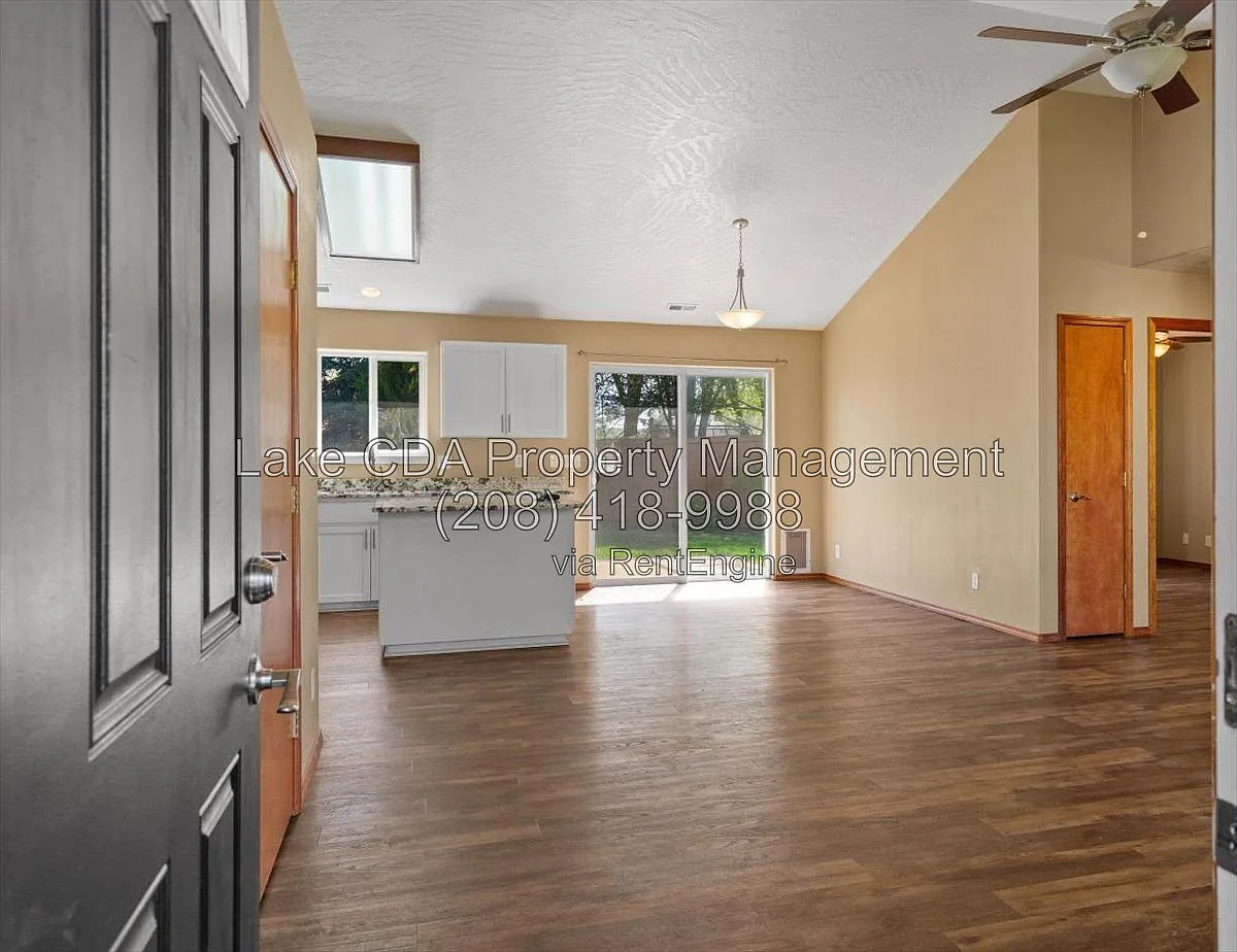 3 bed, 2.0 bath, 1204 sqft, $2,495 — Photo 4
