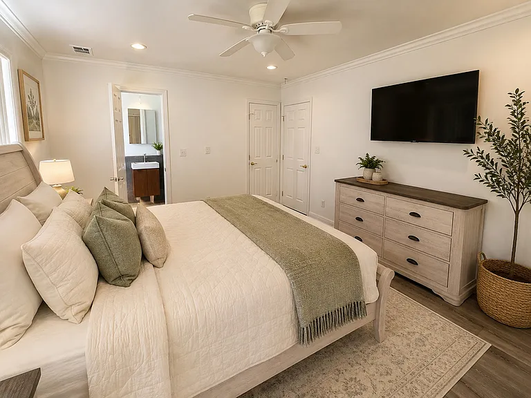 1402 W Piru St — Photo 10