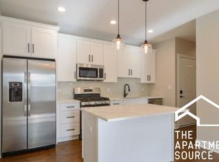 2100 W Barry Ave #1R, Chicago, IL 60618