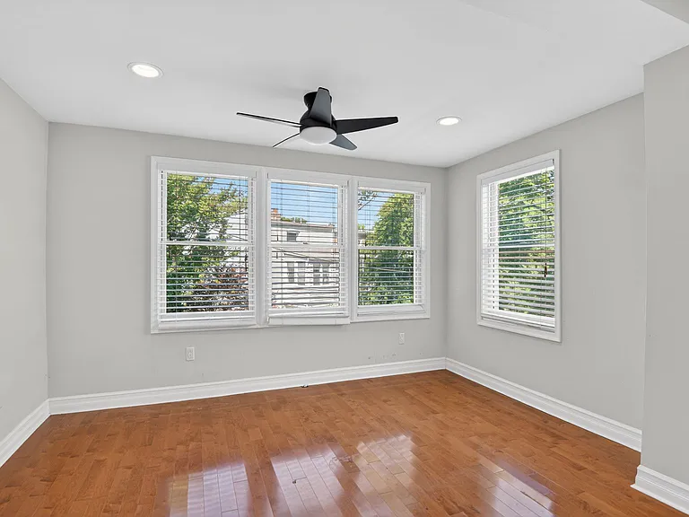 5338 41st St NW — Photo 9