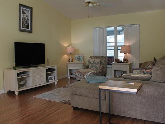 4th image of 3889 Blackberry Cir