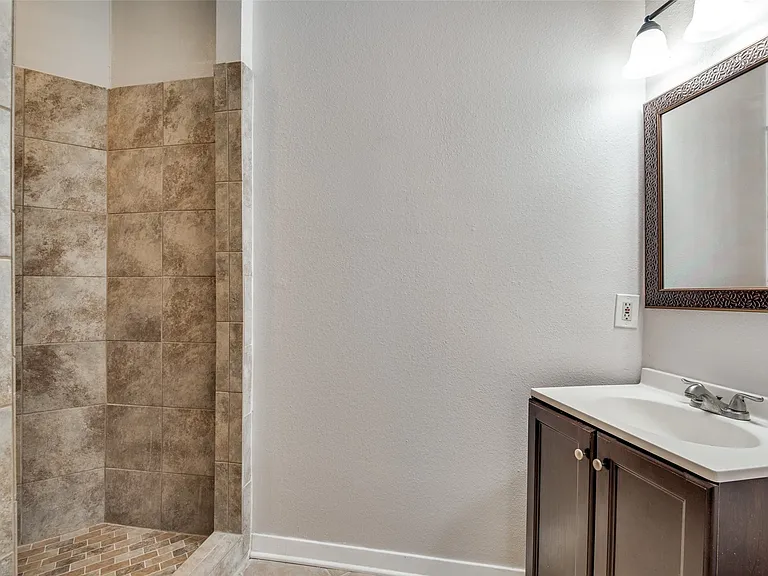 2815 Reagan St #2 — Photo 12