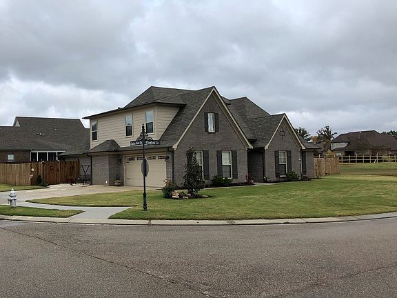 2nd image of 590 Chatfield Cv