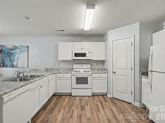 4th image of 347 Cornwall Dr