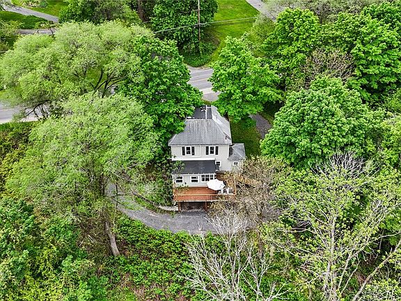 4th image of 935 Cliff St