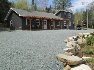 227 Somerset Rd, Lunenburg, NS B4V 0M1