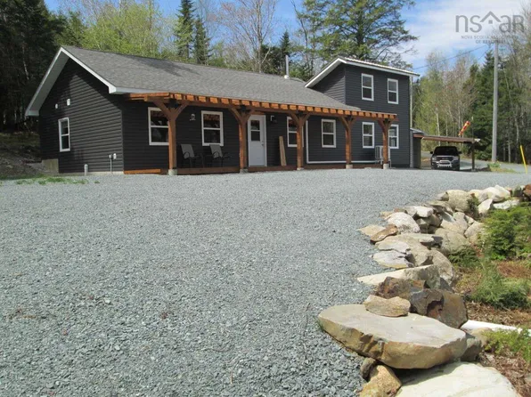 227 Somerset Rd, Lunenburg, NS B4V 0M1