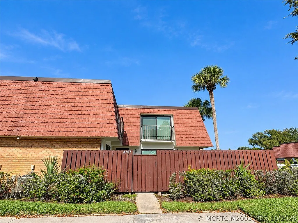 2 bed, 2.5 bath, 1236 sqft, $2,100 — Photo 1