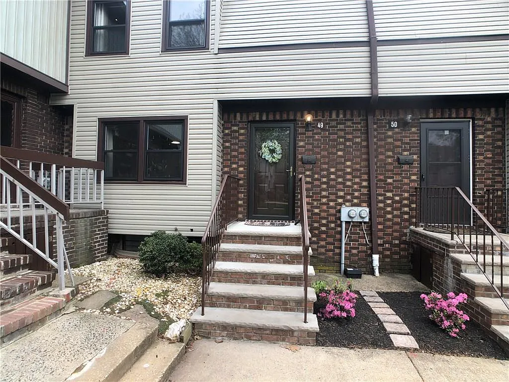 49 Highview Dr photo 1