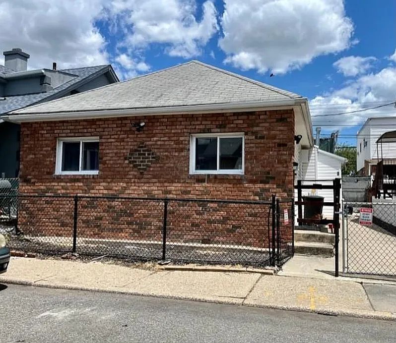 1st image of 70 Aster Ct
