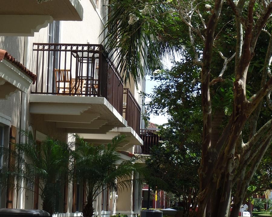 facade balcony