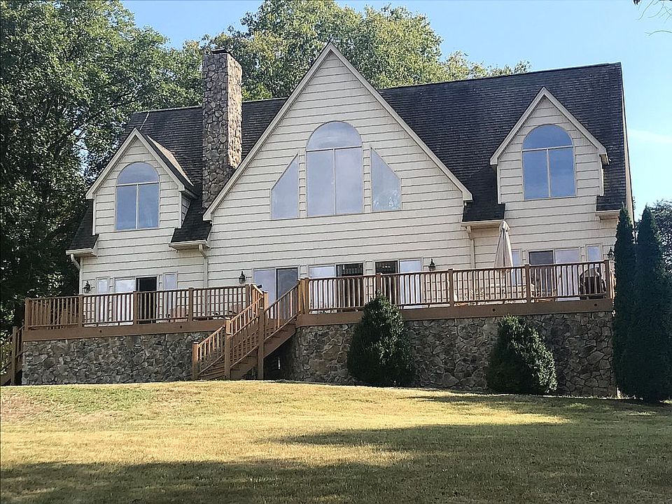 1st image of 64 Bunny Ln