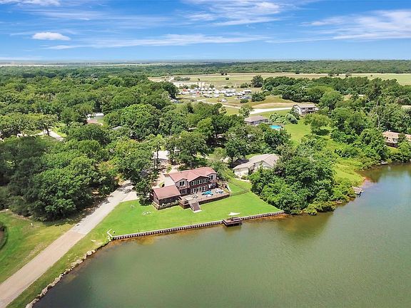 2nd image of 571 Lakeview Cir