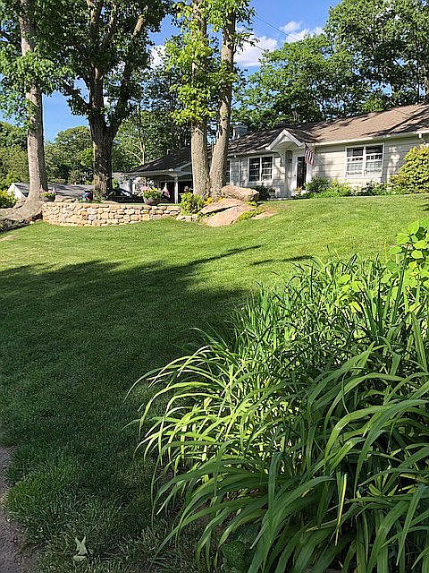 2nd image of 204 Totoket Rd