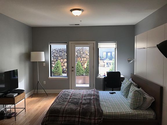 3rd image of 25 Senate Pl APT 360