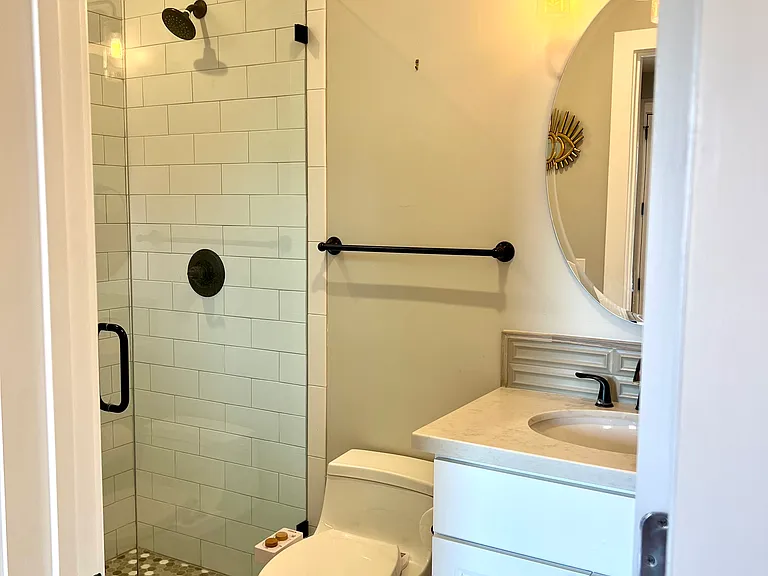 2111 Edinburg Ave — Photo 11