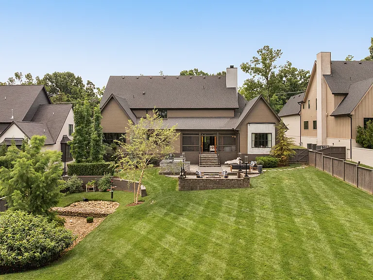 3718 Woodlawn Dr — Photo 57