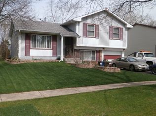 860 Poplar Ln, Bolingbrook, IL 60440