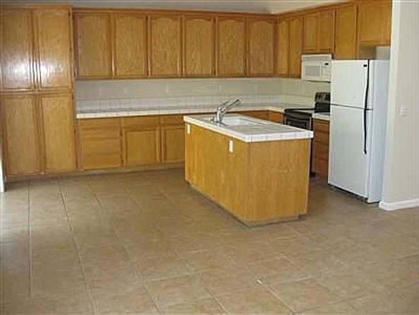 2nd image of 975 Henderson Way