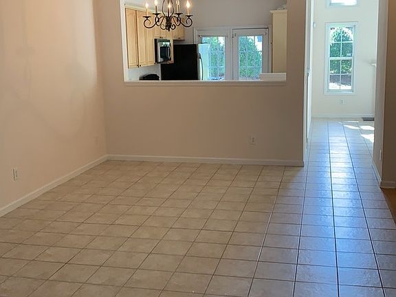 3rd image of 2415 Suwanee Pointe Dr