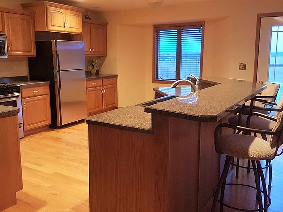 3rd image of 952 Valley Dr
