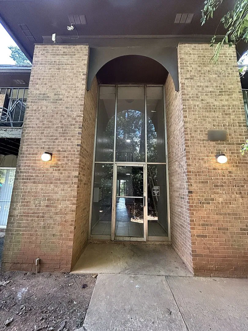 Spacious 3 Bed, 1 Bath Condo at Orchard Trace — Photo 2