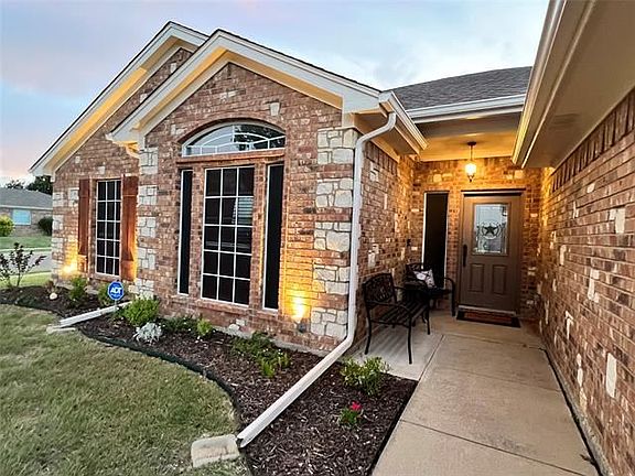 3rd image of 952 Thistle Meade Cir