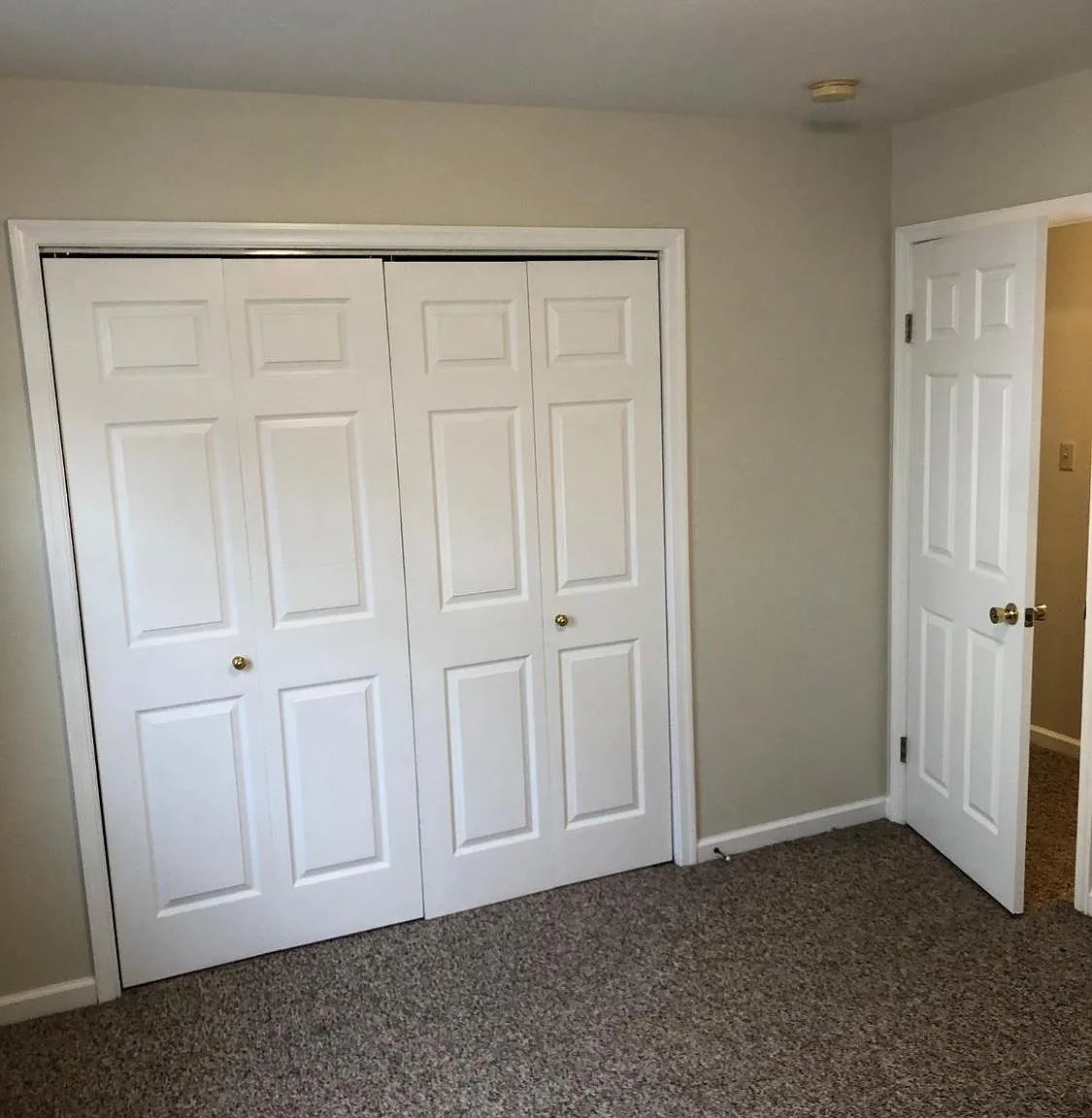 185 S Coldbrook Ave — Photo 3