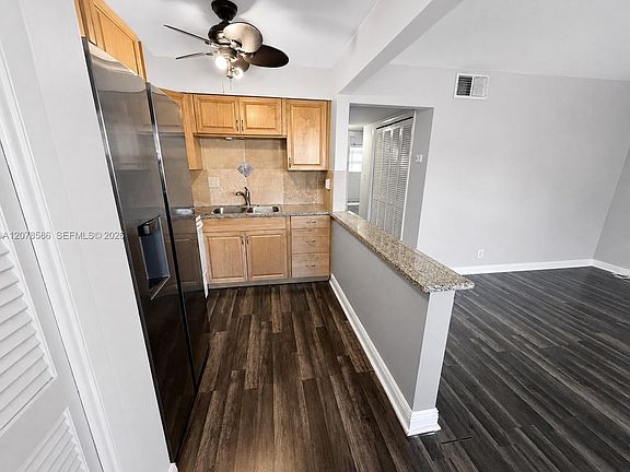 4th image of 4050 NE 12th Ter APT 11-1