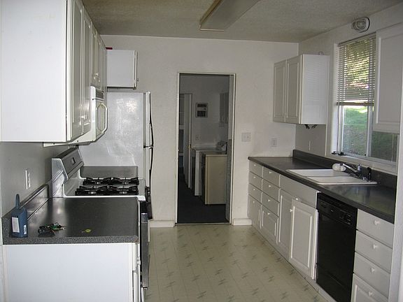 Kitchen to utility room