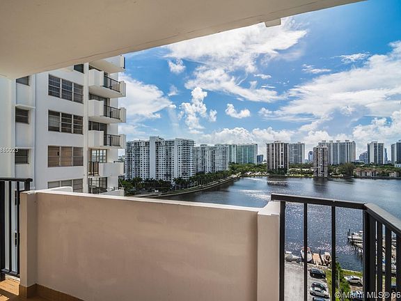 4th image of 2750 NE 183rd St APT 1402