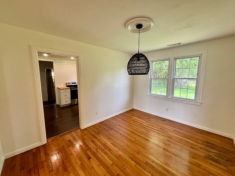 350 Duncan Ave — Photo 10