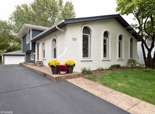 1221 Dawes Ave, Wheaton, IL 60189
