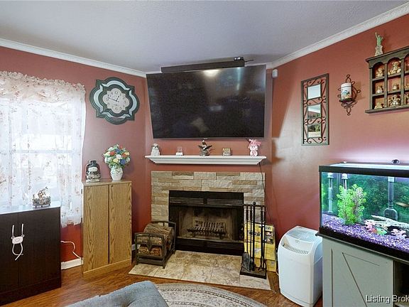 3rd image of 1005 Washington Way