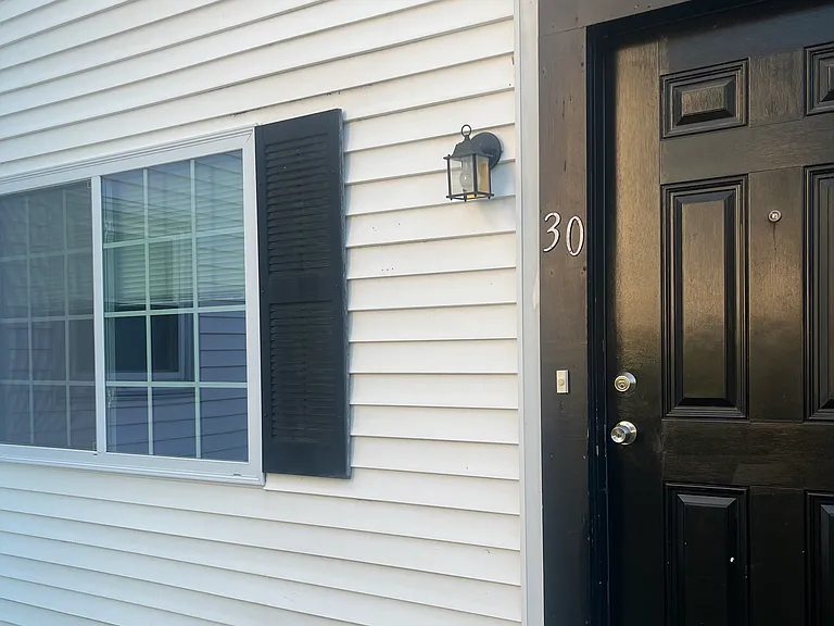 30 Roberts Dr — Photo 1