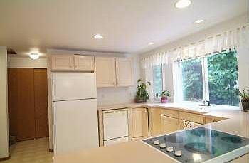 4th image of 11735 12th Ave NE