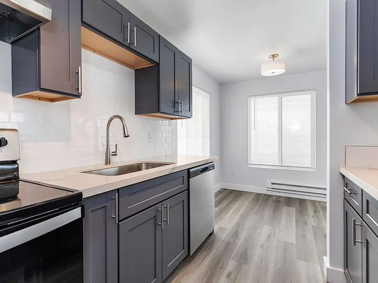 The Hallmark Apartments — Photo 14