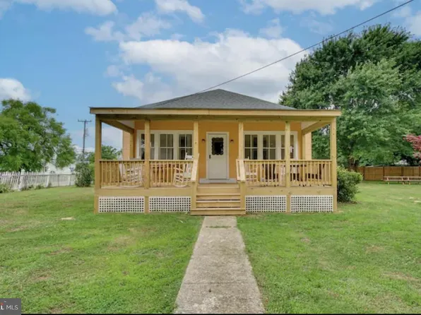 1100 Dwight Ave, Colonial Beach, VA 22443