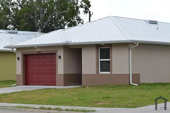 4 bed, 1979 sqft, $2,400 — Photo 3