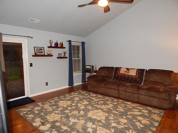 5th image of 329 Winding Trails Dr