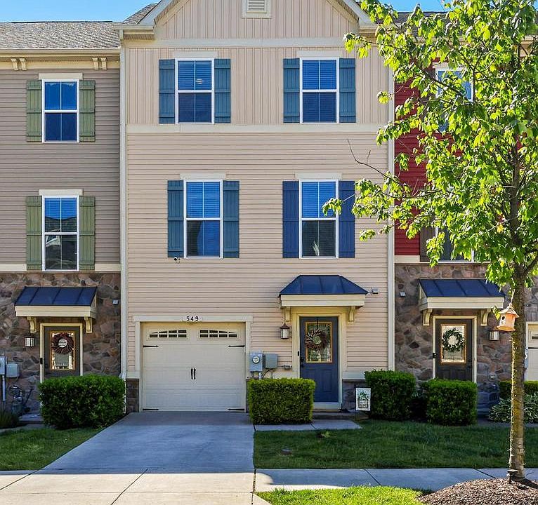 1st image of 549 Fox River Hills Way