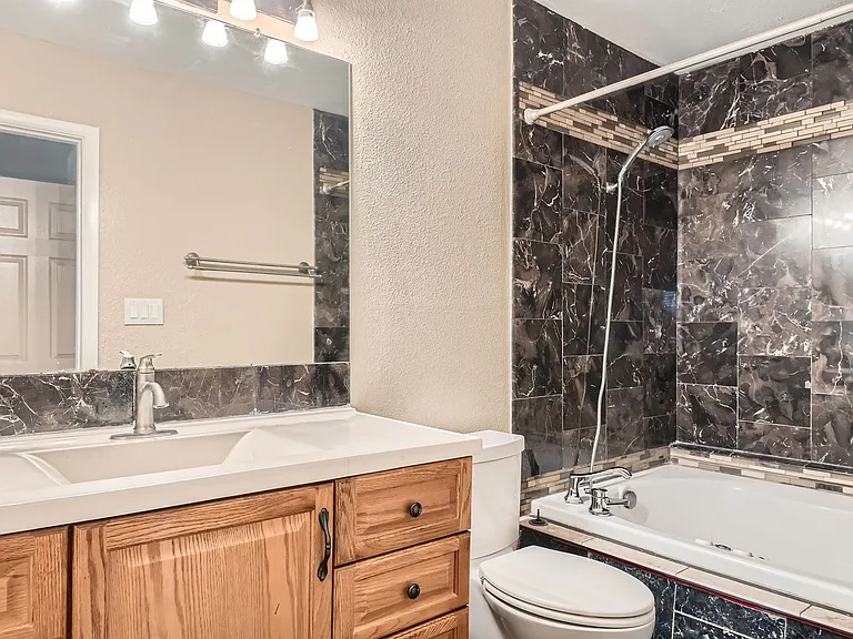 733 Strawberry Pl — Photo 15