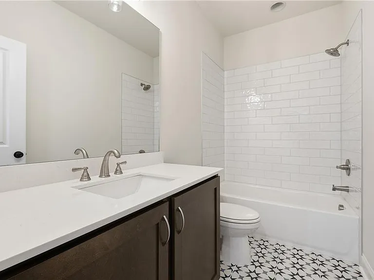 120 Poplar St — Photo 20