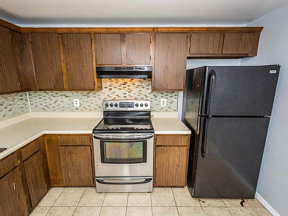 5th image of 358 Stratford Ave