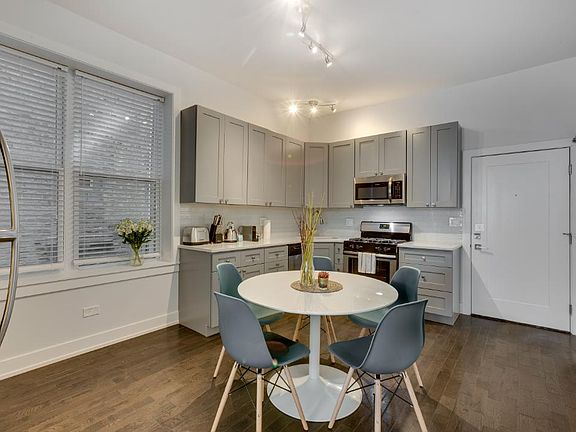 4th image of 1246 N Artesian Ave Unit 3