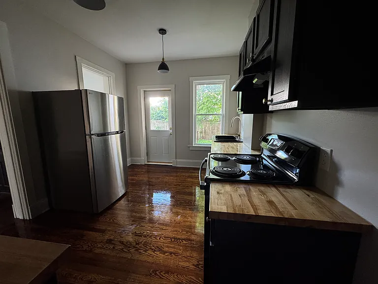 W North St — Photo 10