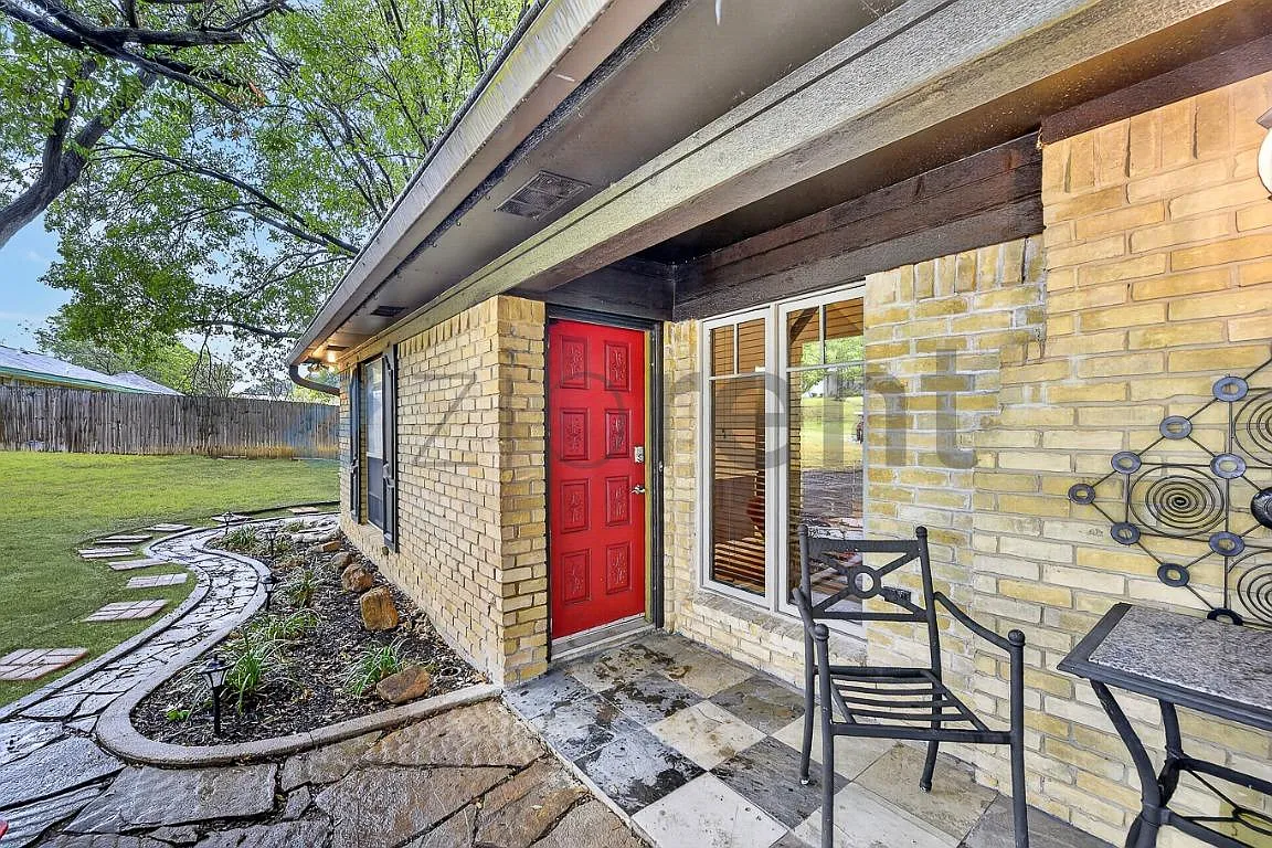 3 bed, 1765 sqft, $3,200 — Photo 3