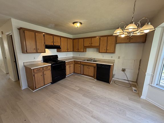3rd image of 304 Clearlake Ct