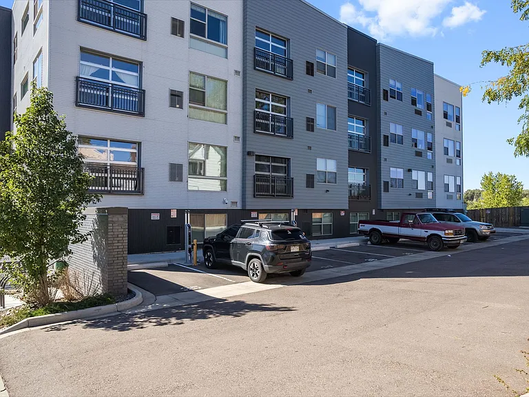 Axis West Flats — Photo 26